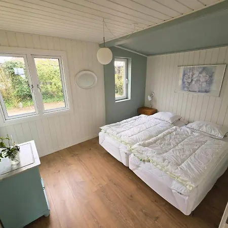 Дом отдыха One-of-a-kind Waterfront Wooden House