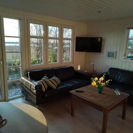 One-of-a-kind Waterfront Wooden House Casa vacanze Hejls