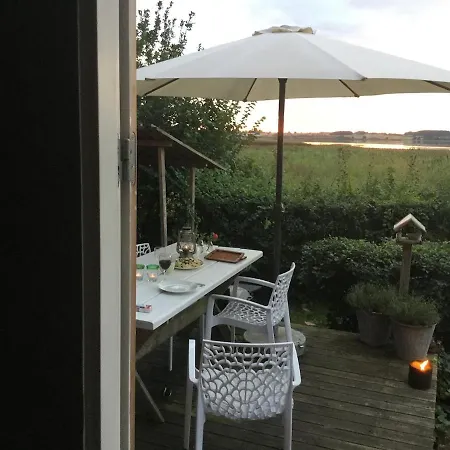 One-of-a-kind Waterfront Wooden House Casa vacanze Hejls