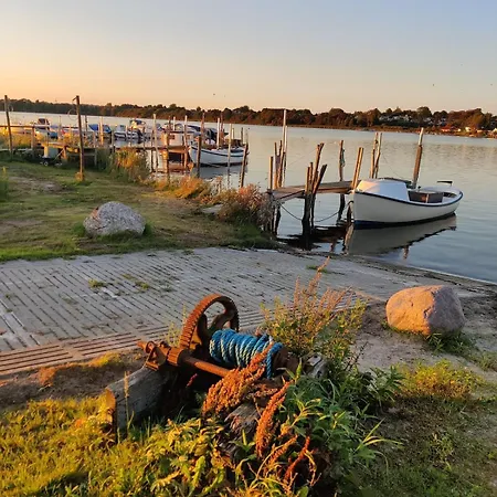 Дом отдыха One-of-a-kind Waterfront Wooden House