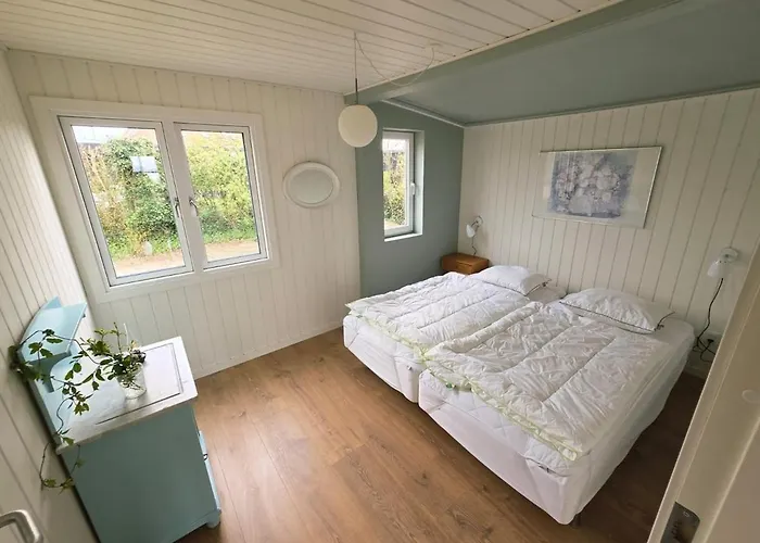 Ferienhaus One-of-a-kind Waterfront Wooden House