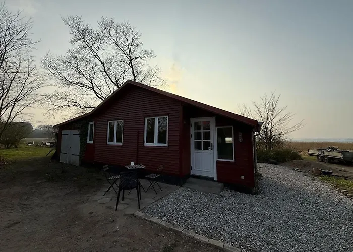 One-of-a-kind Waterfront Wooden House Ferienhaus *