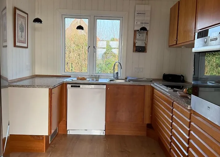 One-of-a-kind Waterfront Wooden House Ferienhaus *