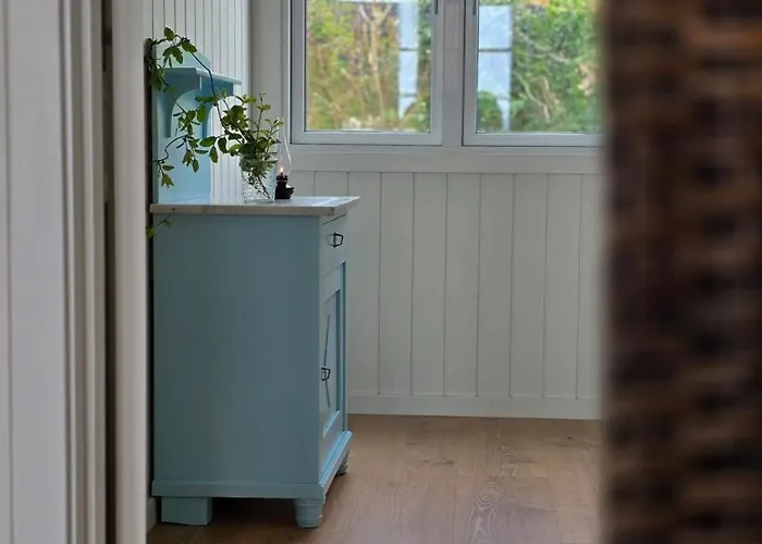 One-of-a-kind Waterfront Wooden House Ferienhaus *