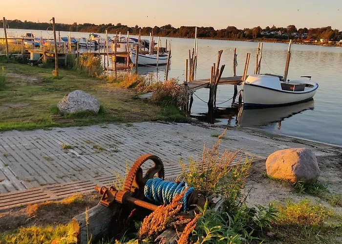 Ferienhaus One-of-a-kind Waterfront Wooden House
